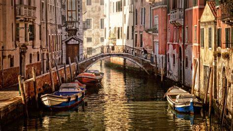 Venecijos potvynio vaizdas ir laivų gausa