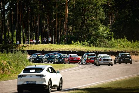 Baltijos šalių lenktynių starto palydos