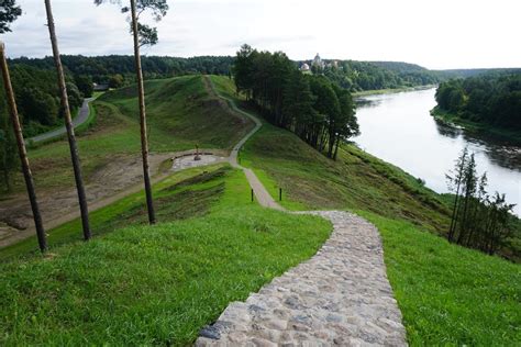 Liškiavos piliakalnis ir Nemuno slėnis