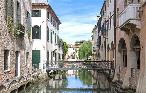 Privatūs pervežimai: Treviso - Venecija (image prompt)