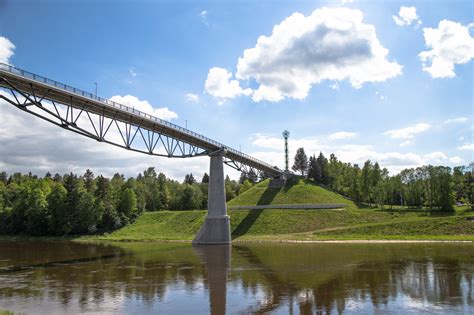 Baltosios rožės tiltas - aukštas pėsčiųjų tiltas ir jo istorija