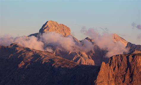 Dolomitų kalnų peizažai ir trekkingo maršrutai