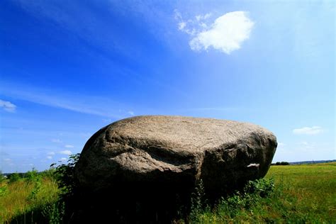 Kriaučiaus akmuo kraštovaizdyje