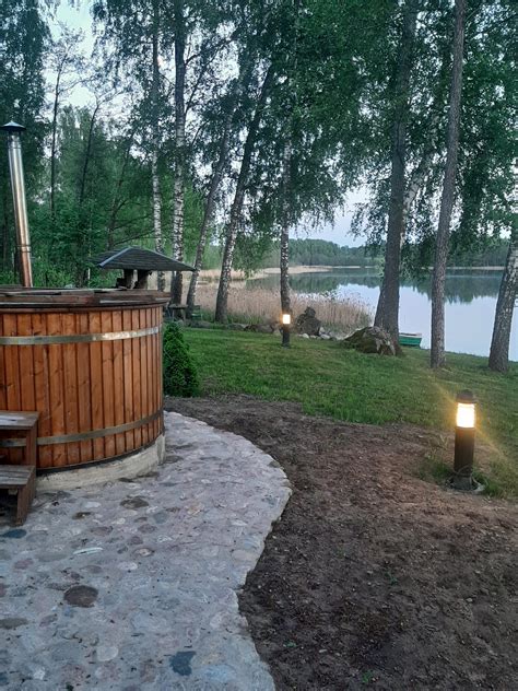 Kubilas ir terasa prie ežero