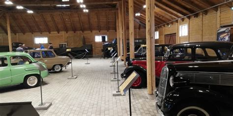 milžiniška Vokietijos istorinių automobilių ekspozicija