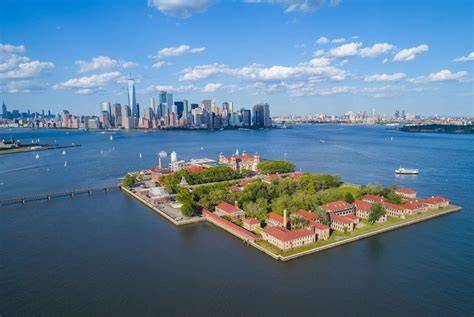 Ellis Island ir imigrantų istorija