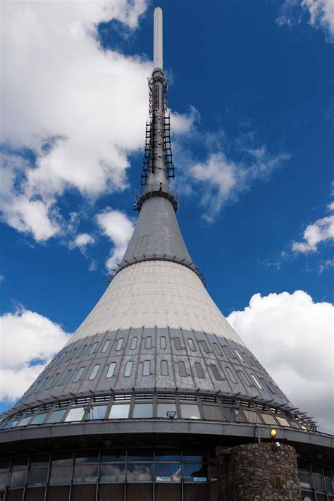 ikoniška krematoriumo architektūra (skaitmeninis piešinys)