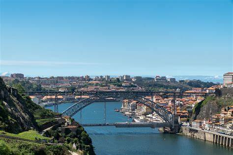 Porto tiltų panorama virš Douro upės