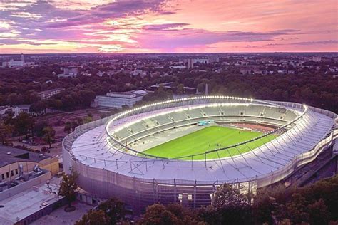 futbolo aikštė ir stadionas