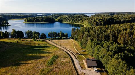 Laumių lankos stovyklavietė ežero pakrantė