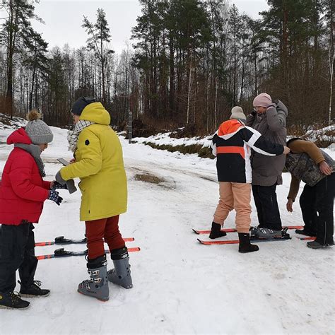 kalnų slidinėjimo trasos ženklais vaizdas