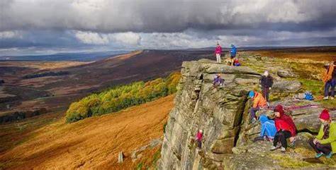 Stanage Edge vaizdas virš Peak District