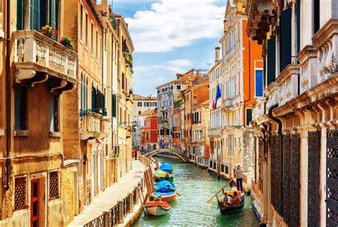 Venecijos kanalai su gondolomis (infografika)