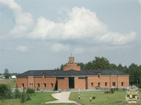 Kryžių kalno vienuolynas prie kalno