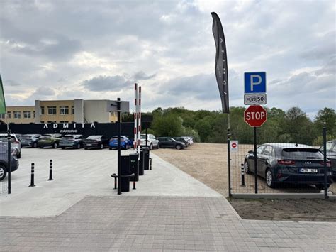 Viešbučio kiemas ir parkingas